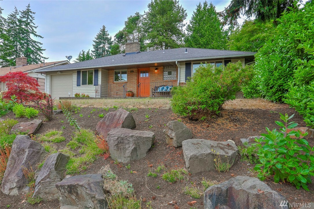 Property Photo: 414 N 143rd St WA 98133