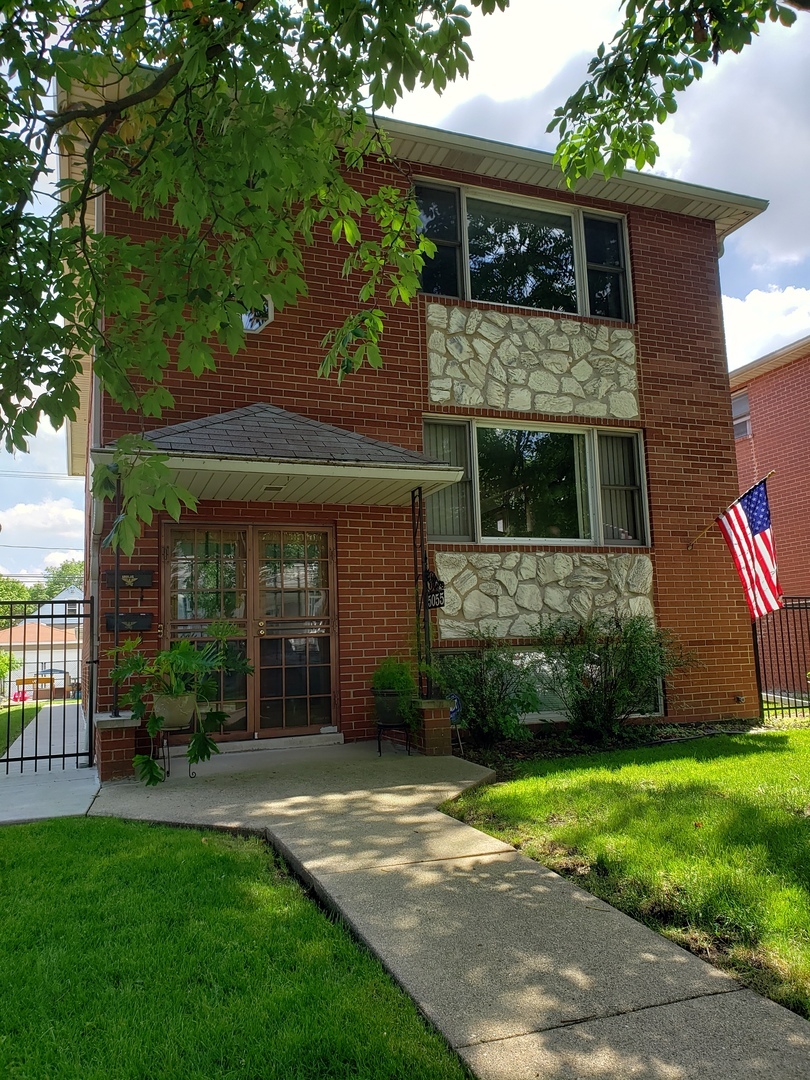 Property Photo:  5055 West Warwick Avenue  IL 60641 