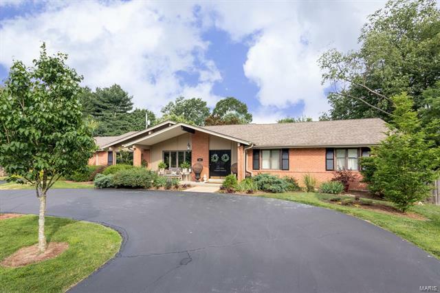 Property Photo: 483 Staines Court 63141