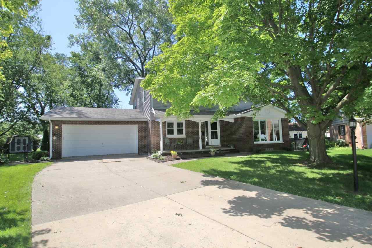 Property Photo:  1402 W Tomar  IL 61614 