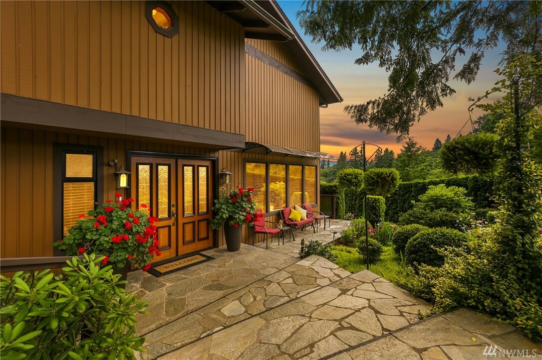 Property Photo:  5450 Highlands Dr NE  WA 98029 