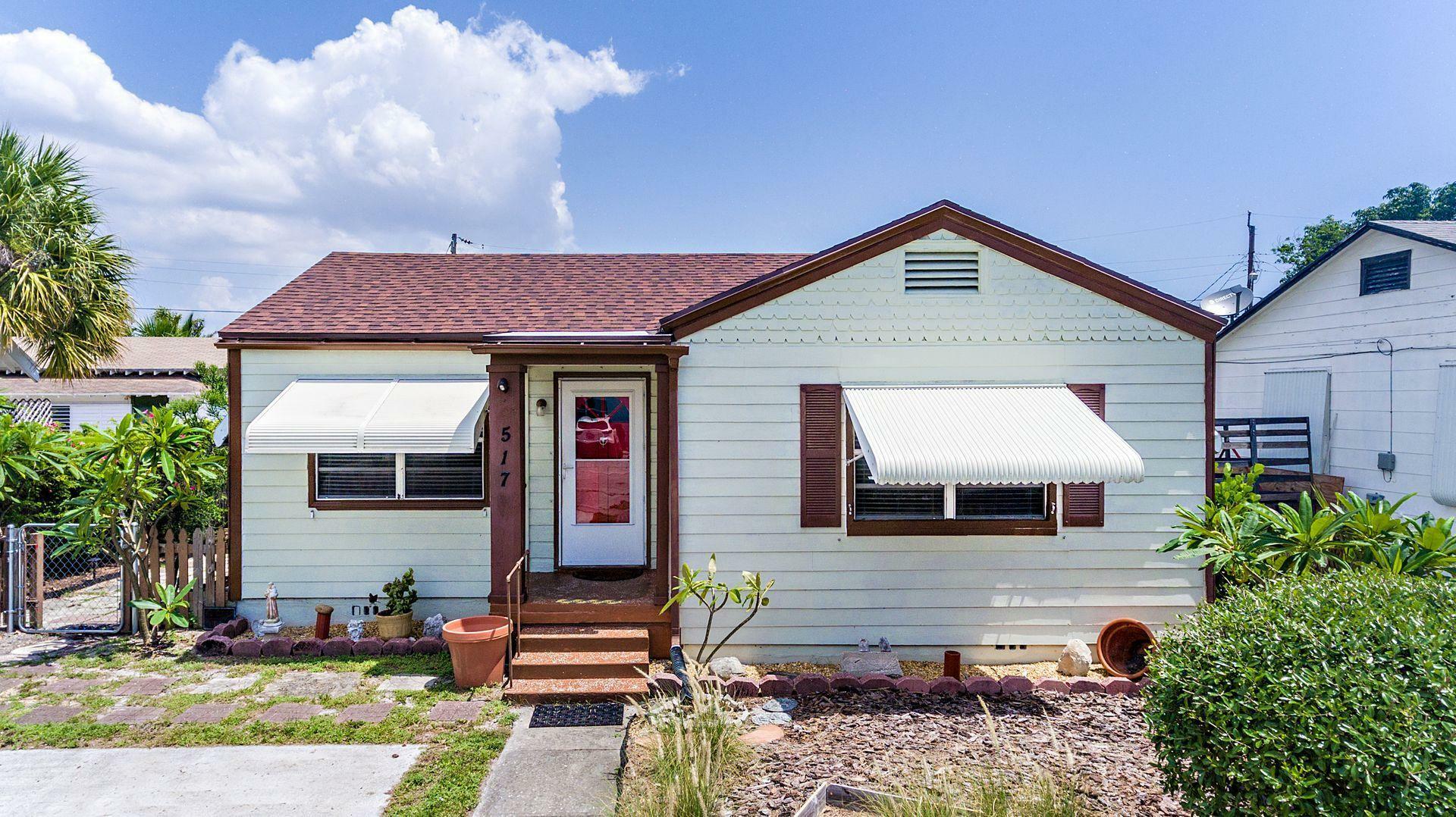 Property Photo: 517 Valley Forge Road FL 33405