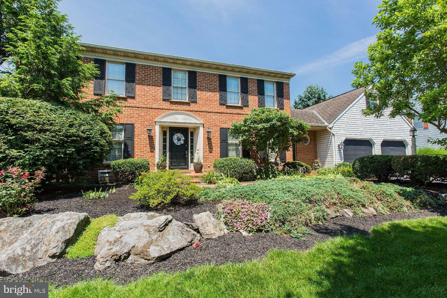 Property Photo:  565 Wheatfield Drive  PA 17543 