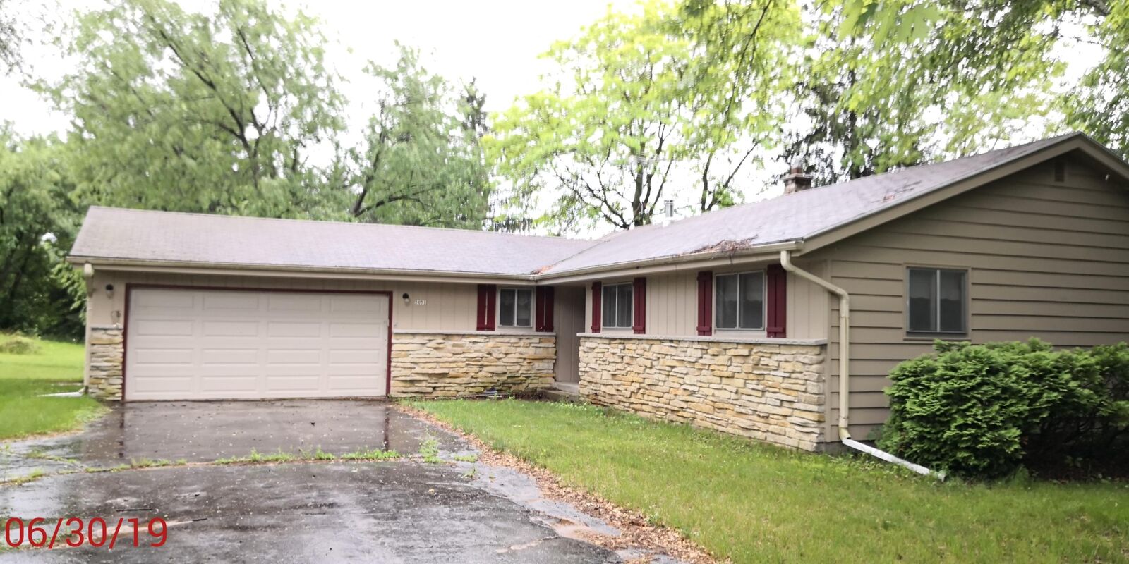 Property Photo: 5051 Birchwood Ln WI 53095