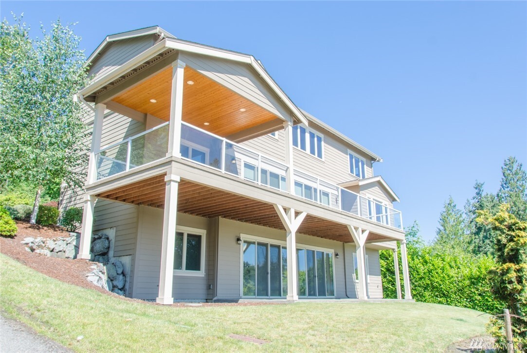 Property Photo: 9976 SE 38th St WA 98040