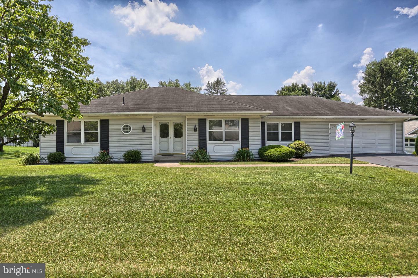 Property Photo:  246 William Drive  PA 17033 