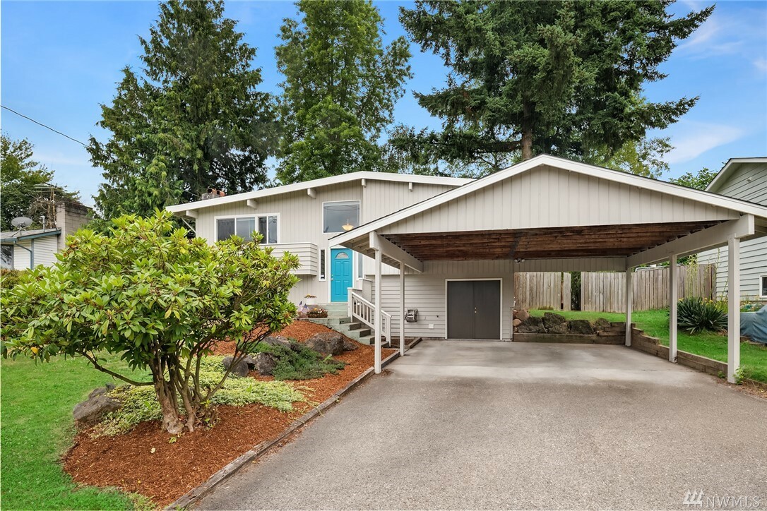 Property Photo:  11617 SE 166th Place  WA 98058 