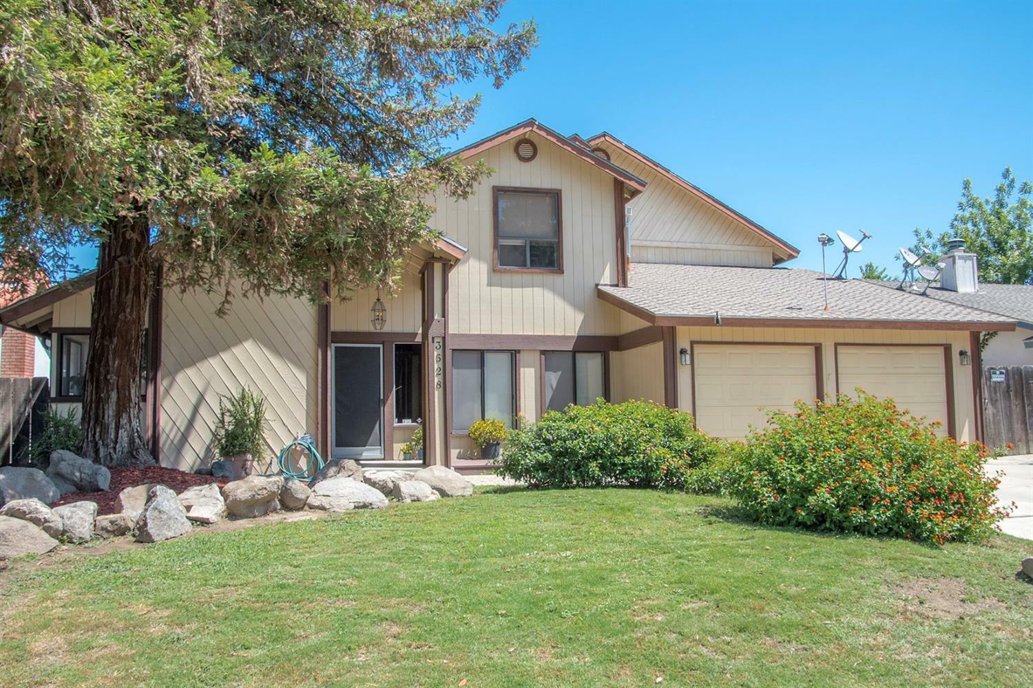 Property Photo:  3528 W Country Avenue  CA 93277 