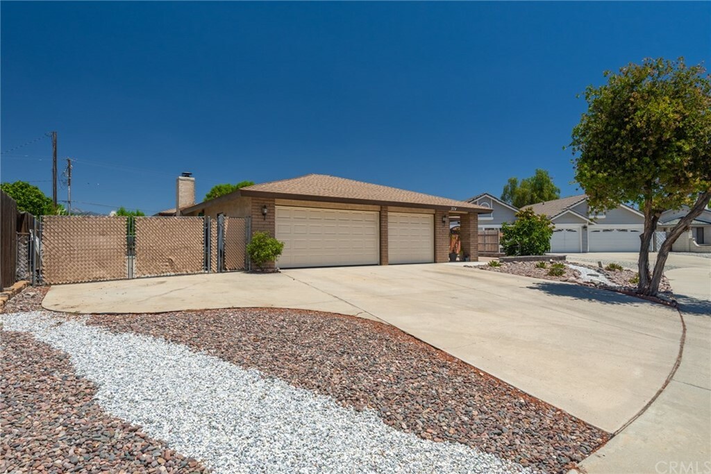 Property Photo:  374 Hillview Drive  CA 92544 