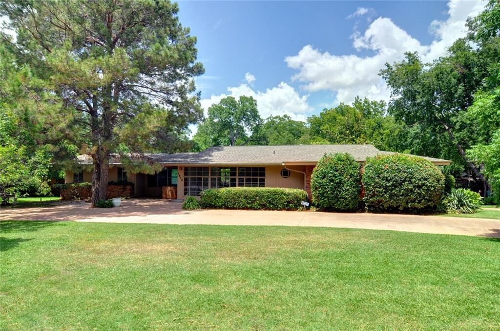 Property Photo:  3826 South Hills Circle  TX 76109 