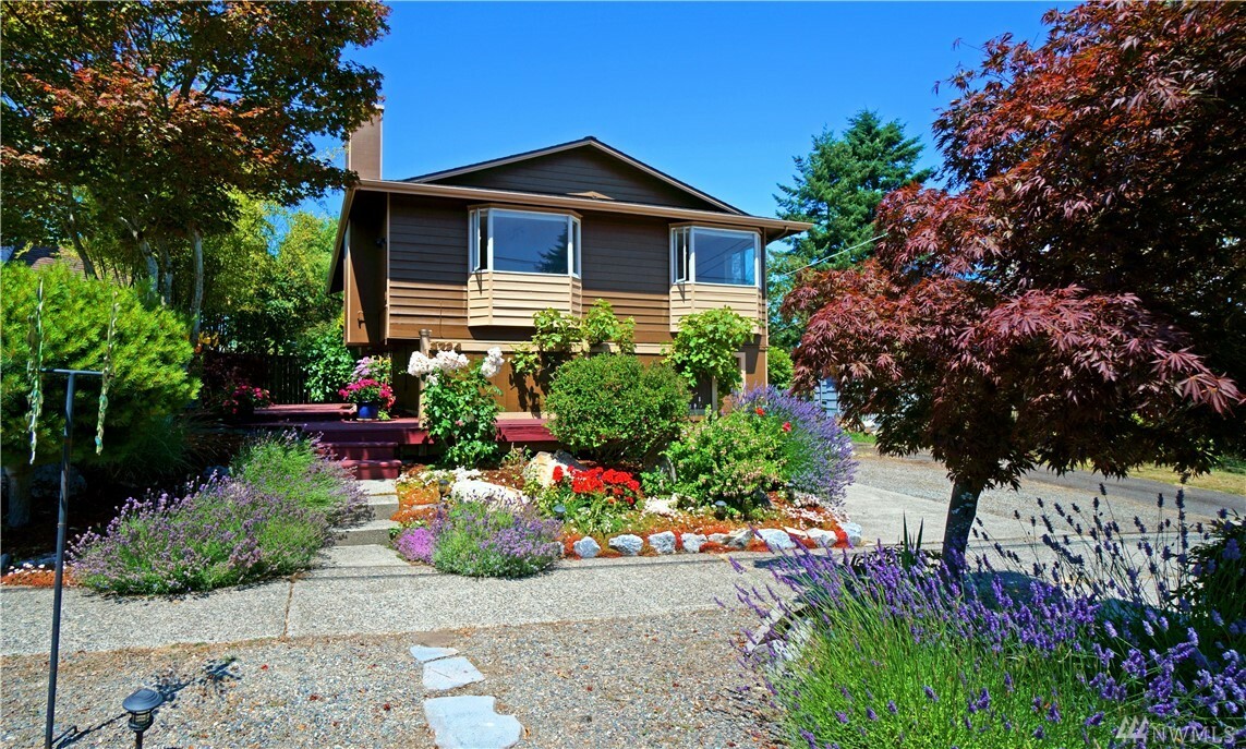 Property Photo:  3724 SW Rose St  WA 98126 