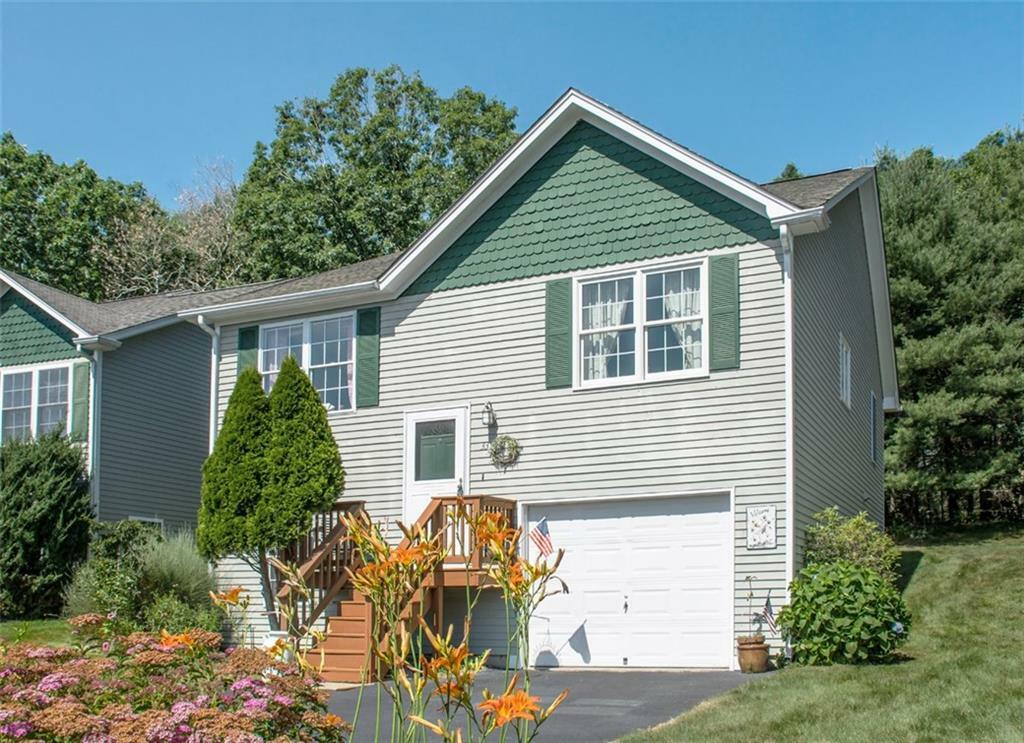 Property Photo:  33 Fairway Cir  RI 02832 