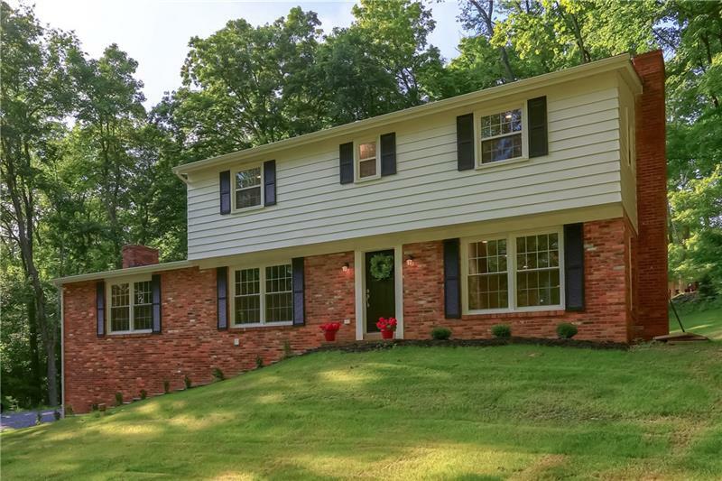 Property Photo:  221 Robinhood Ln  PA 15317 