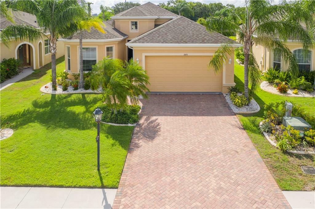 Property Photo:  1643 Emerald Dunes Drive  FL 33573 