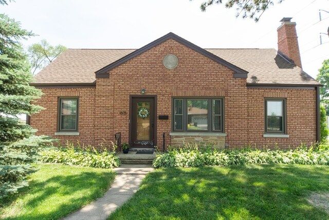 Property Photo:  1615 Greenleaf Avenue  IL 60018