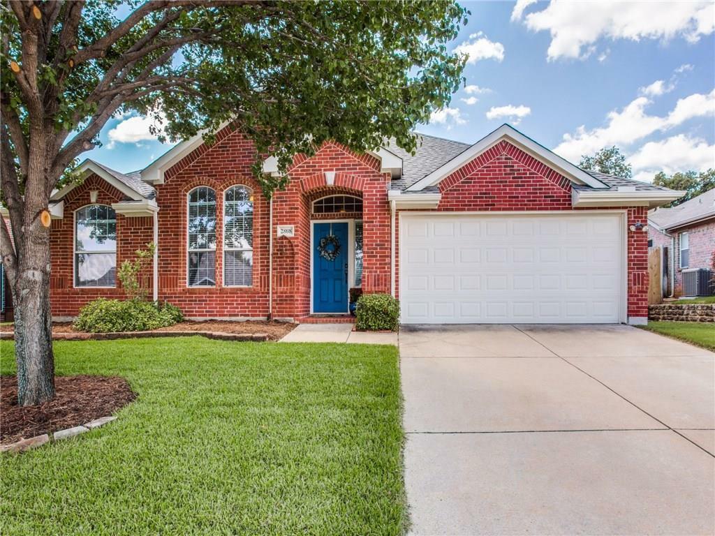 Property Photo:  2808 Warwick Drive  TX 76210 