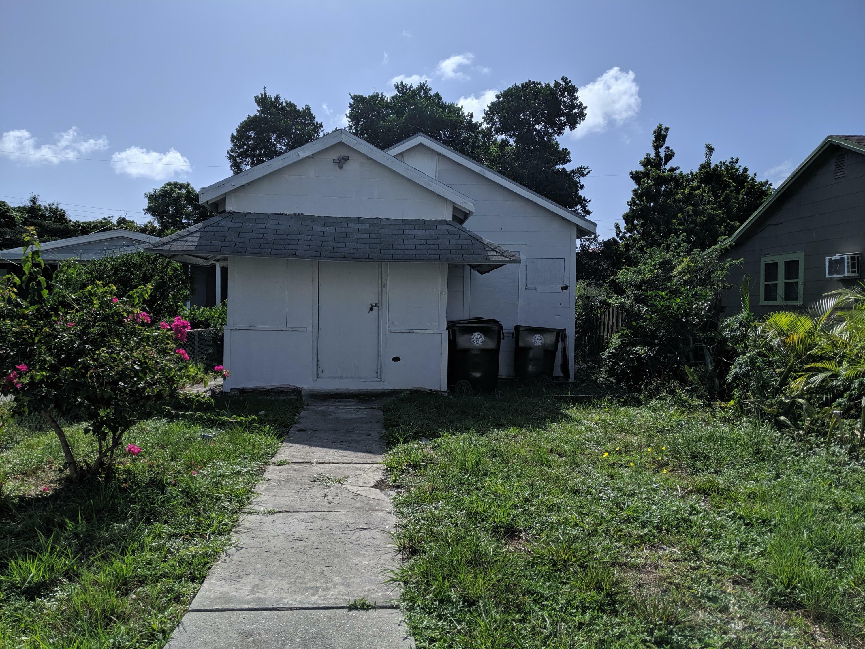 Property Photo:  116 S C Street  FL 33460 