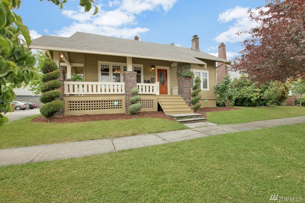 Property Photo:  1907 N Cedar St  WA 98406 