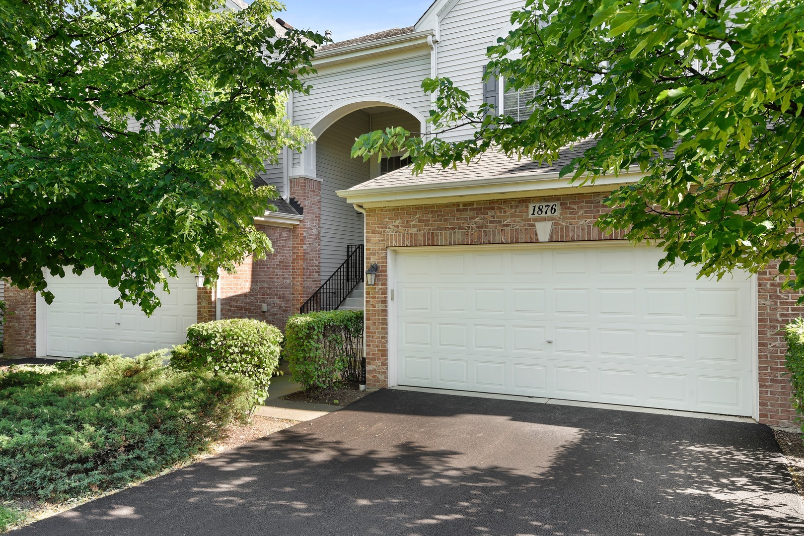 Property Photo:  1876 Maureen Drive  IL 60192 