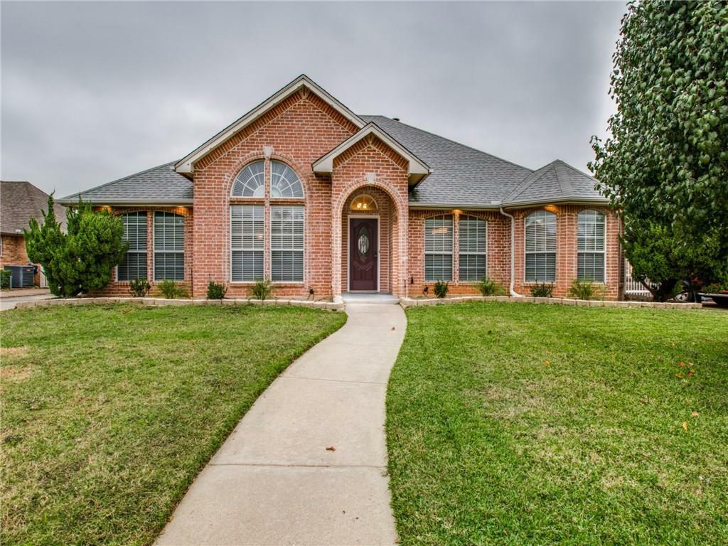 Property Photo:  1669 Oak Creek Drive  TX 76054 