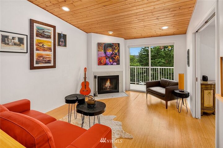 Property Photo:  9484 Redmond-Woodinville Road C-305  WA 98052 