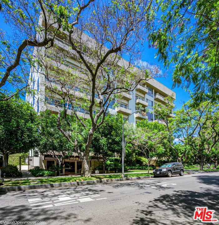 Property Photo:  339 N Palm Dr 101  CA 90210 