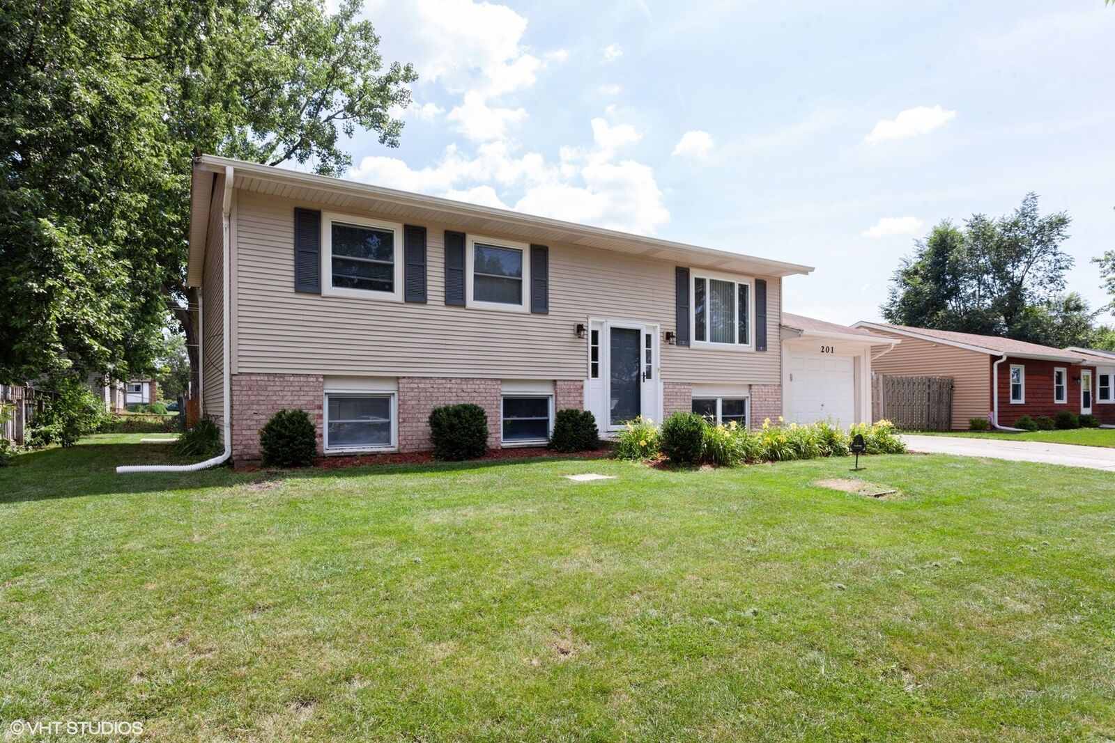 Property Photo:  201 Hadleigh Road  IL 60440 
