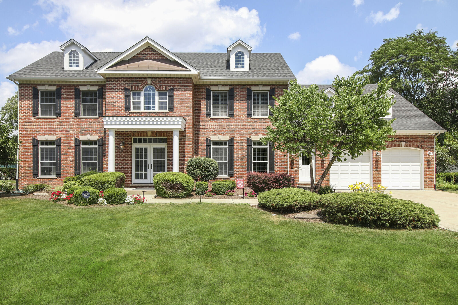 Property Photo:  25 Mockingbird Lane  IL 60523 