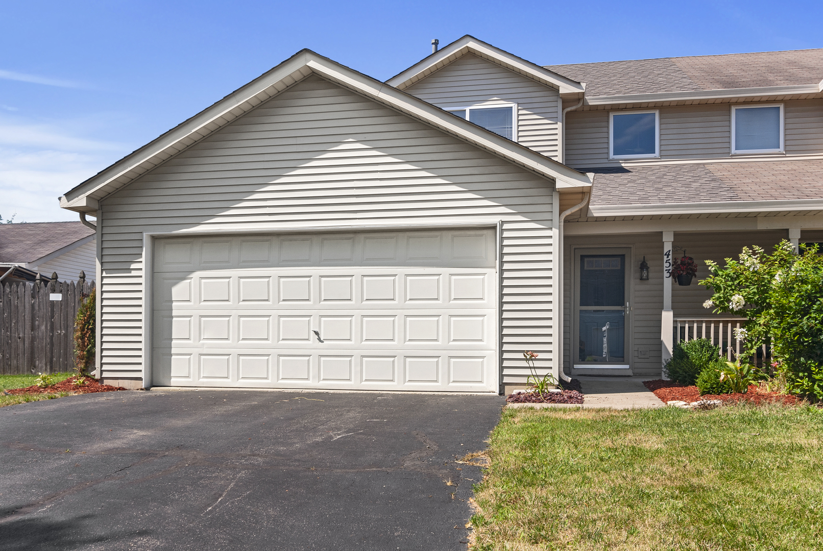 Property Photo: 453 Newport Circle IL 60543