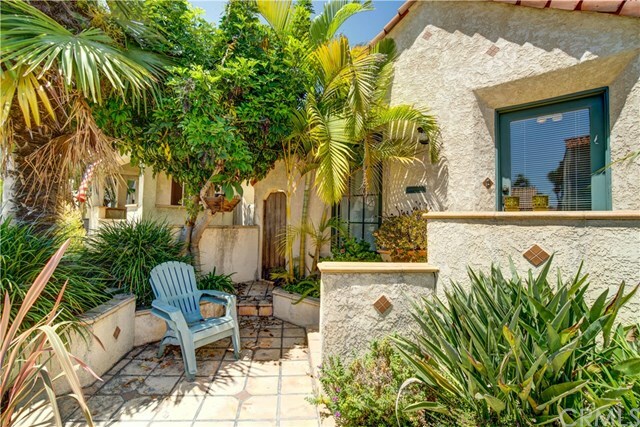 Property Photo:  217 Santa Ana Avenue  CA 90803 