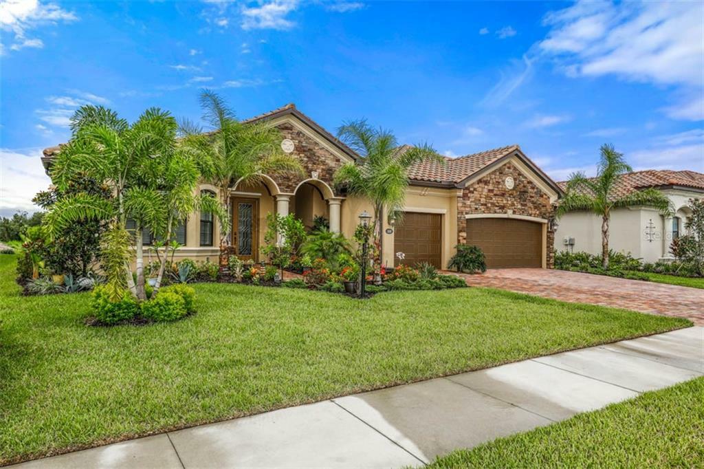 Property Photo: 13816 Swiftwater Way FL 34211
