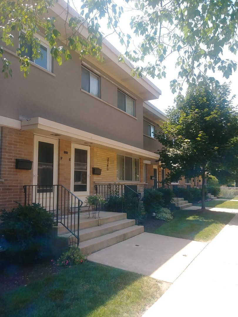 Property Photo:  610 South Milwaukee Avenue E  IL 60048 