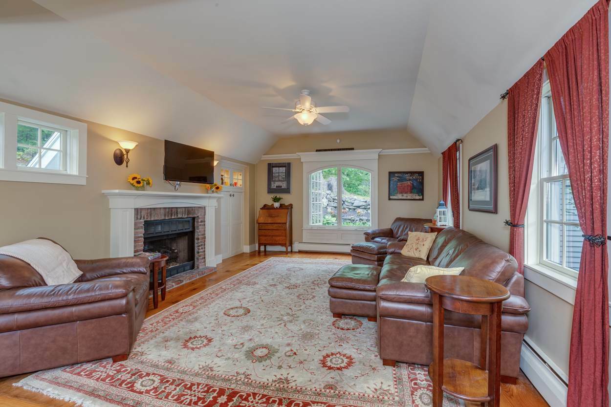 Property Photo:  127 Diamond Hill Road  NH 03034 