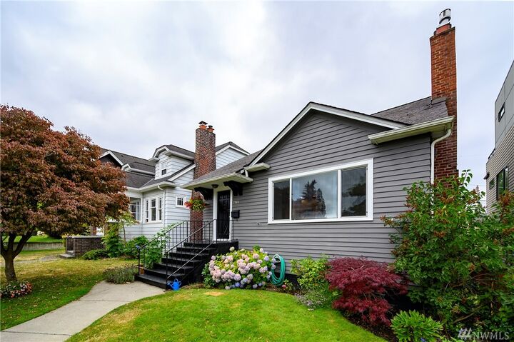 2111 45th Ave SW  Seattle WA 98116 photo