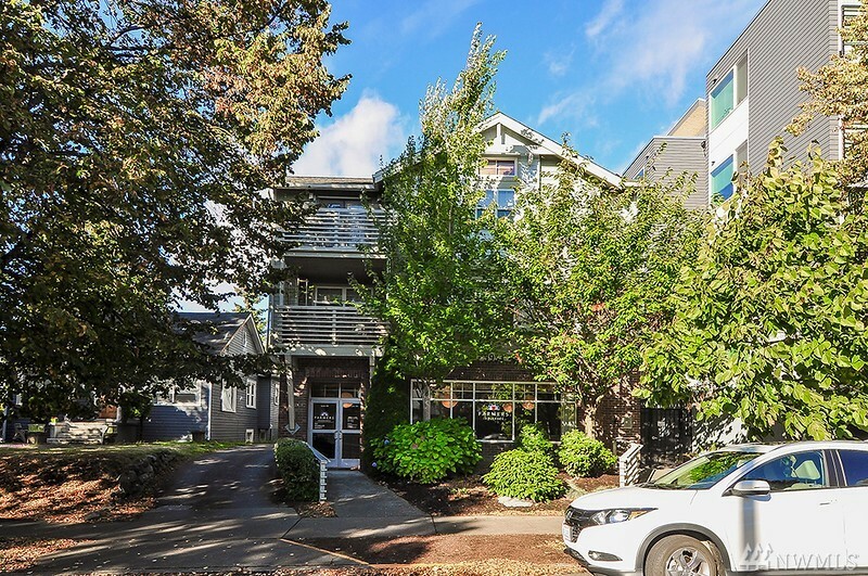 Property Photo:  5953 California Ave SW 1-A  WA 98136 