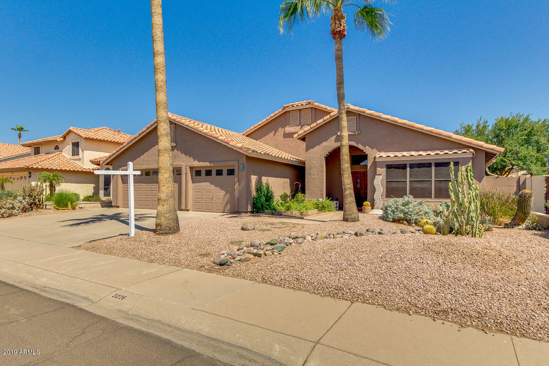 Property Photo:  3226 E Redwood Lane  AZ 85048 