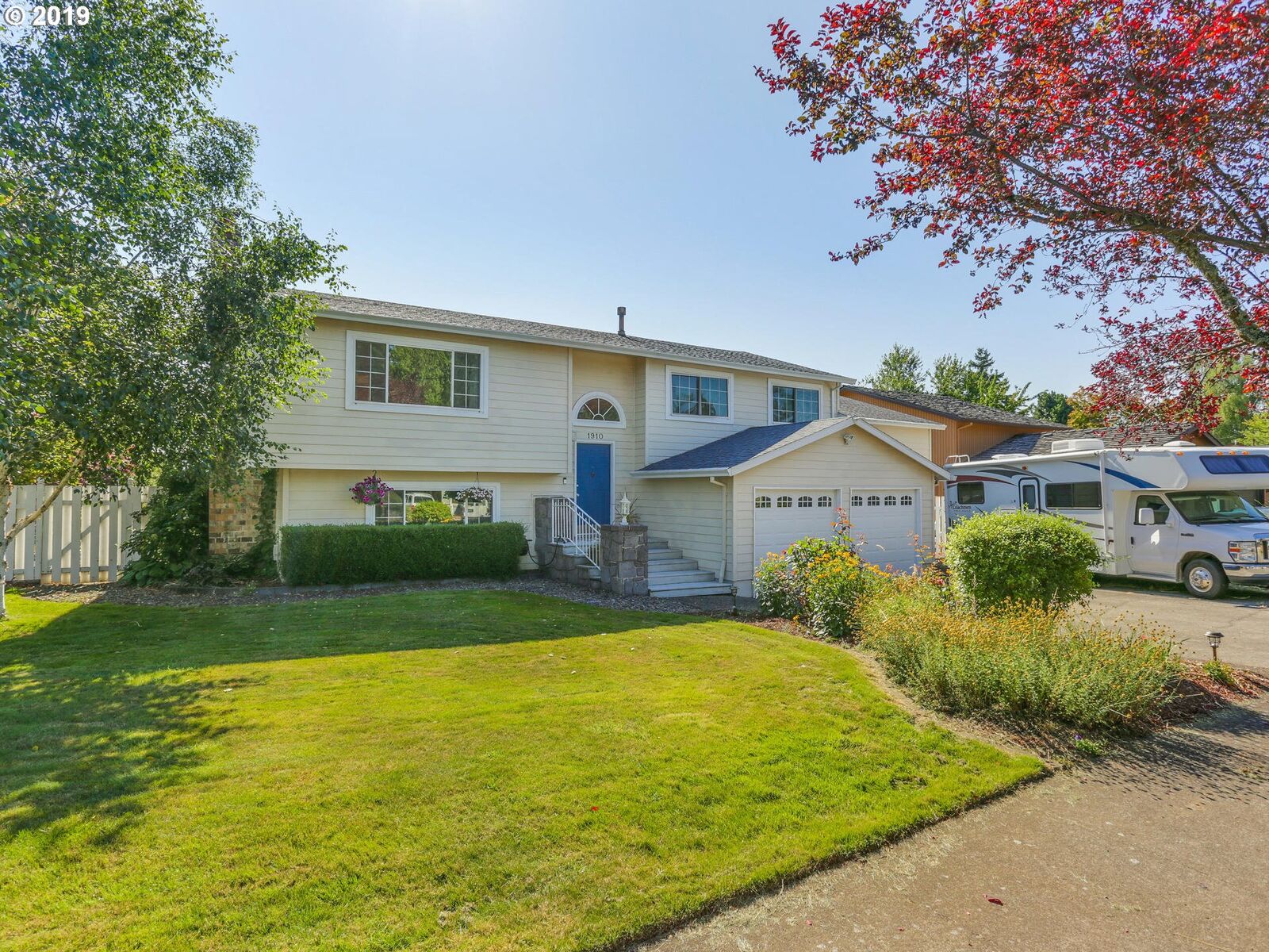 Property Photo:  1910 SE Eagle Ave  OR 97080 