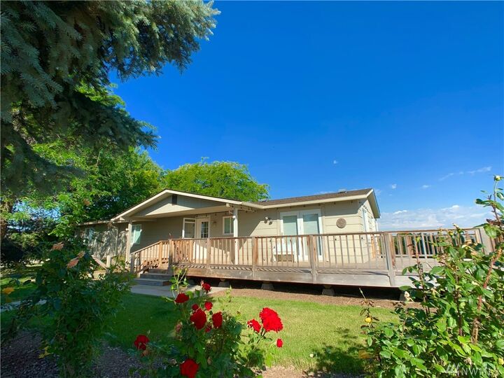 Property Photo:  1520 Road 5.5 NW  WA 98823 