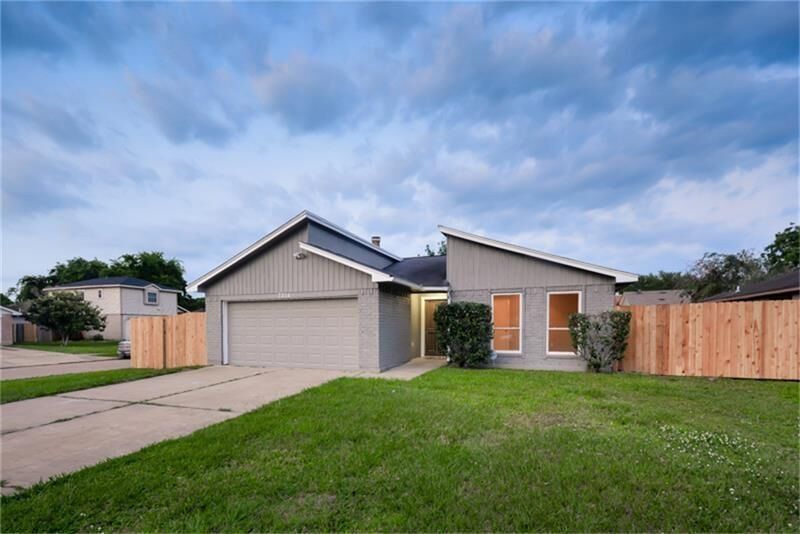 Property Photo: 7214 Livery Lane TX 77433