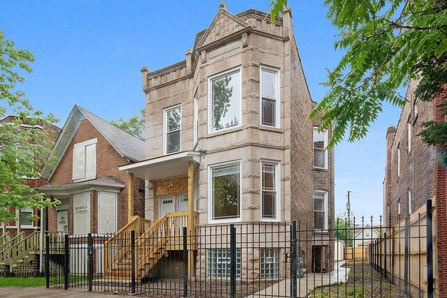 Property Photo:  551 North Lawler Avenue  IL 60644 