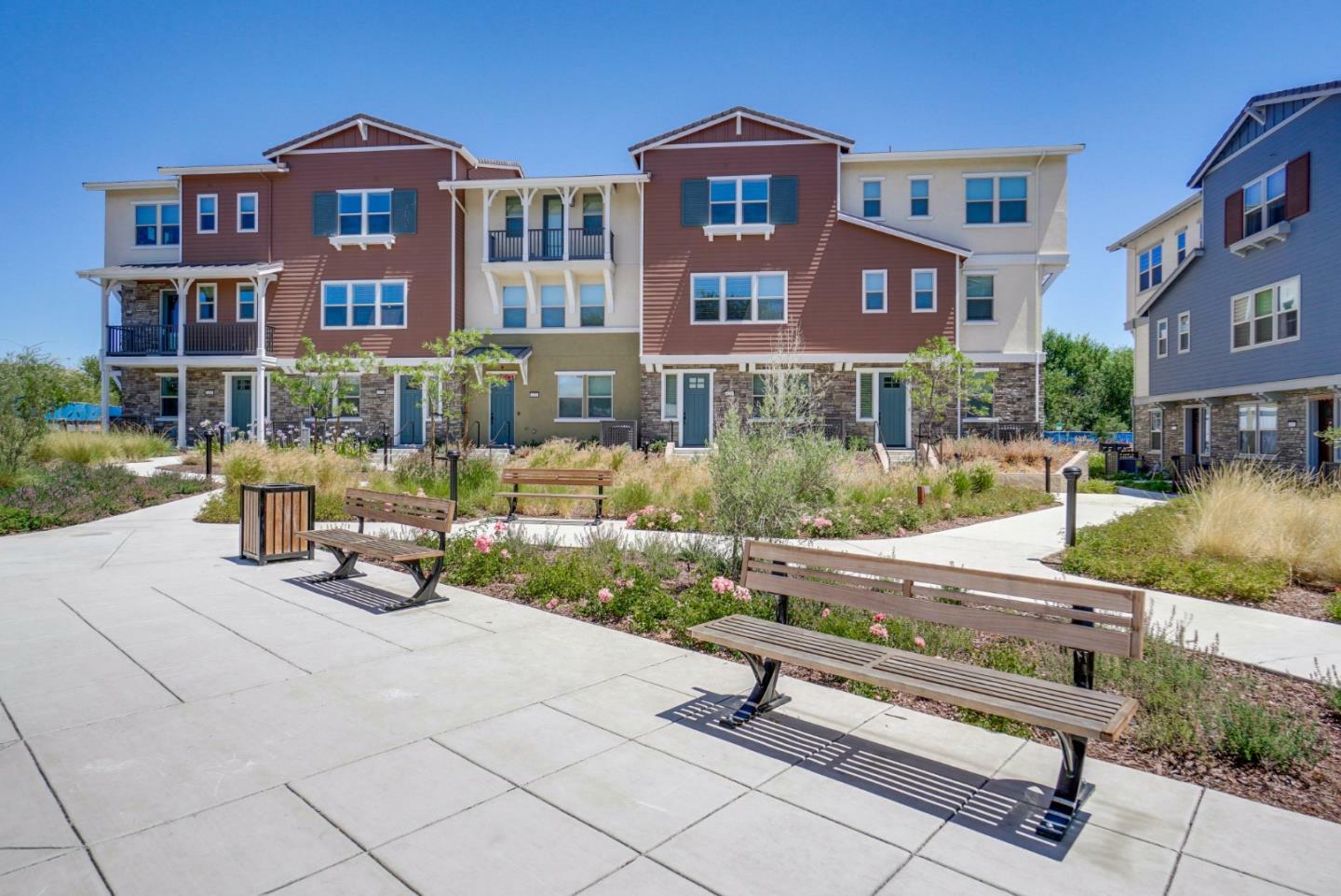 Property Photo: 3059 Threecastles Way CA 94568