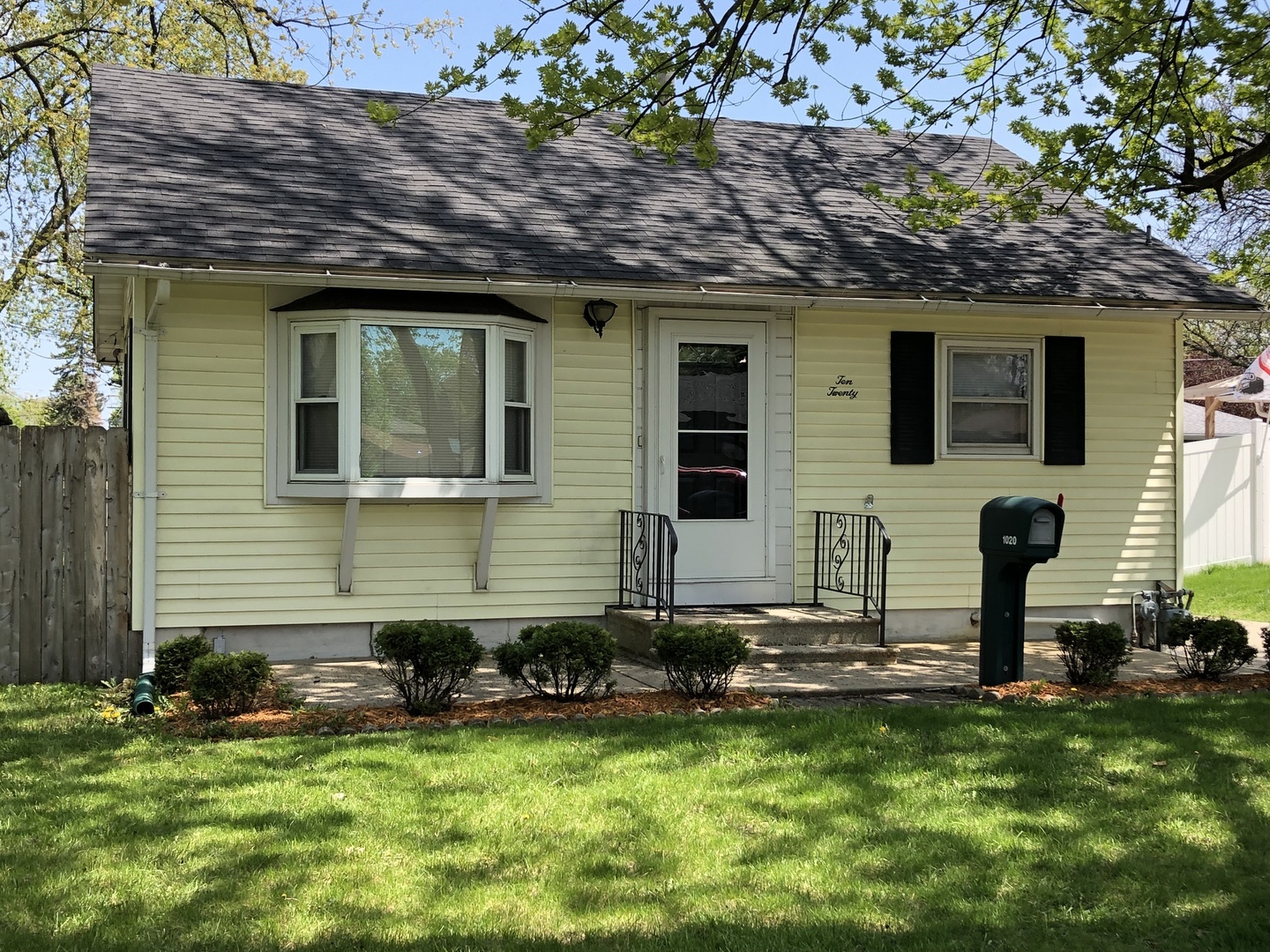 Property Photo: 1020 North Barthelme Avenue IL 60435