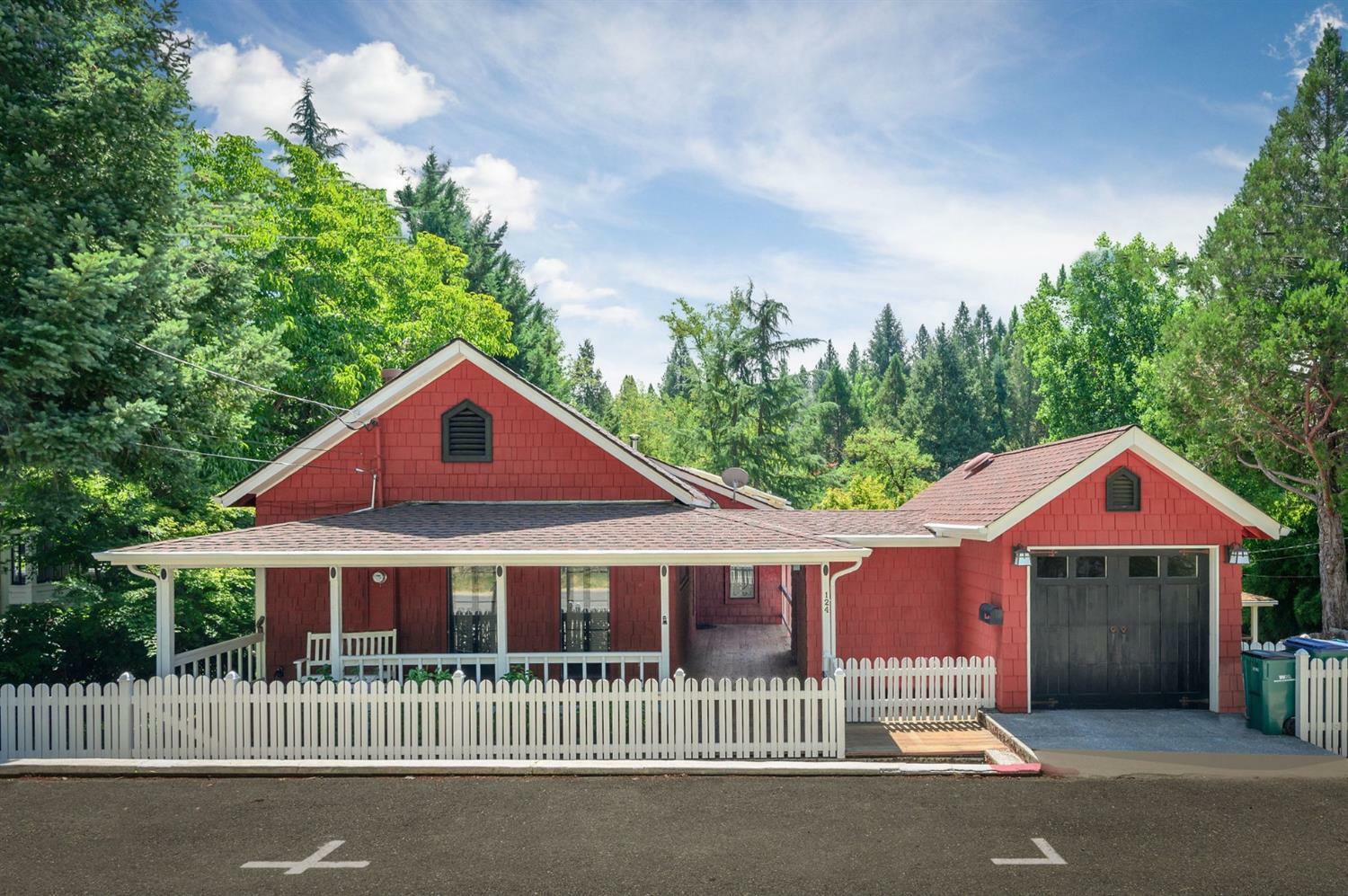 Property Photo: 124 Grove Street CA 95959