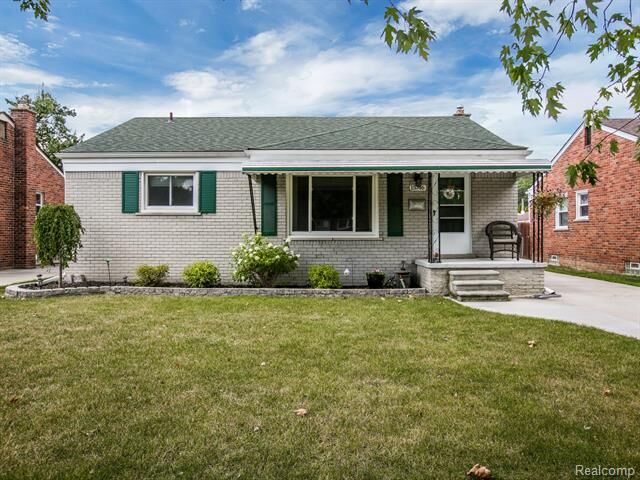 Property Photo: 15746 Richmond Street MI 48195