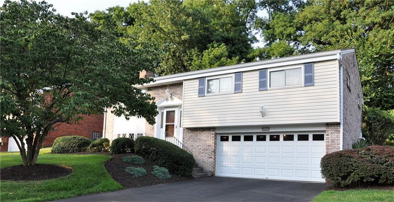 Property Photo:  2604 Autumnwood Dr  PA 15116 