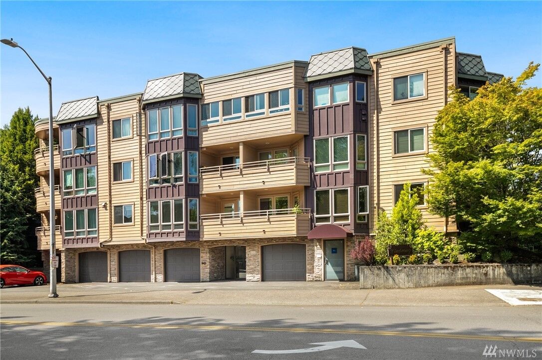 Property Photo:  12349 Roosevelt Way NE 203  WA 98125 