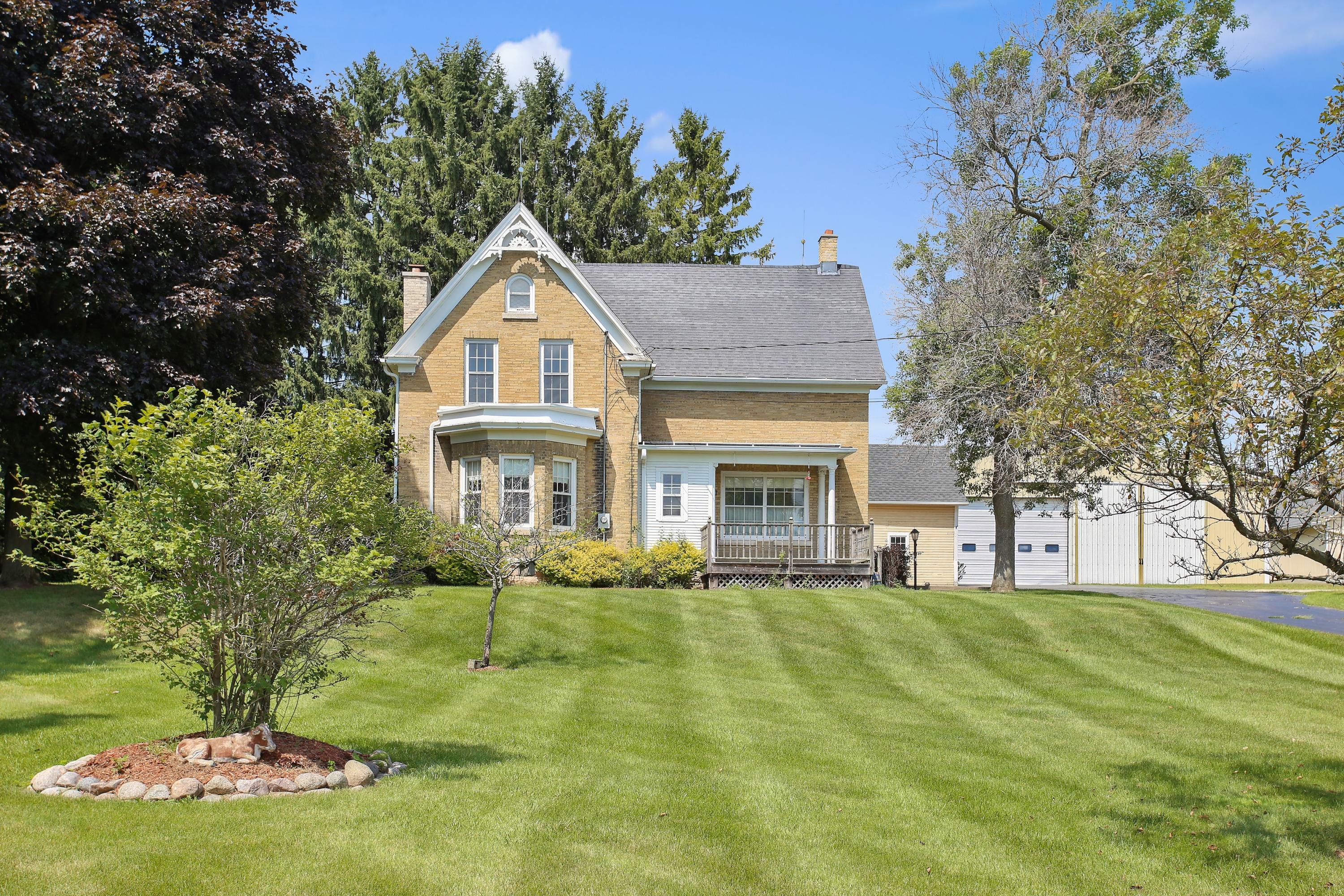 Property Photo:  3308 W Highland Rd  WI 53097 