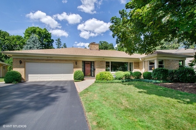 Property Photo: 6733 North Edgebrook Terrace IL 60646
