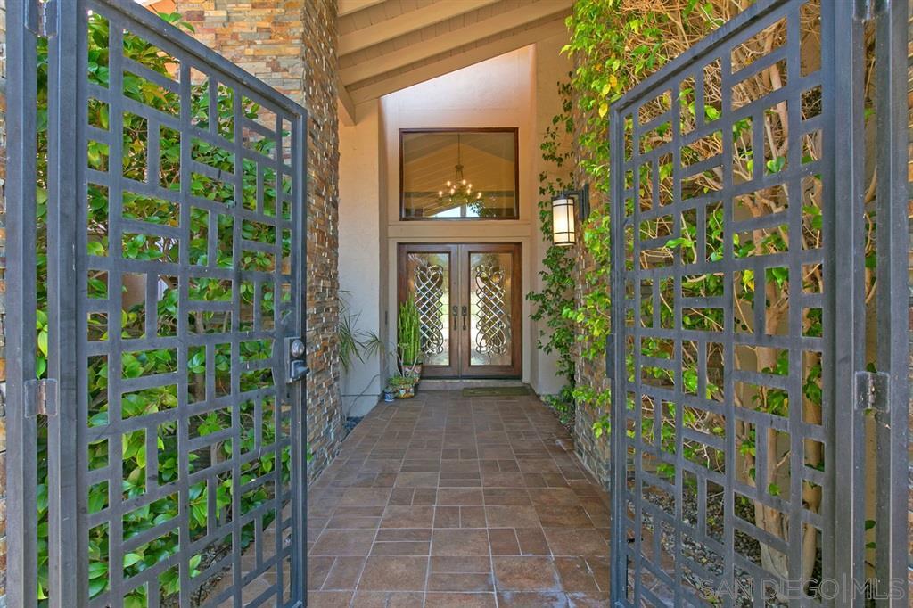 Property Photo: 252 Calle Florecita CA 92029