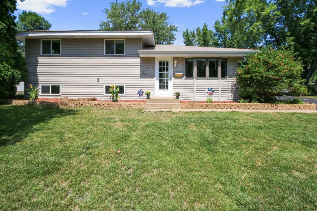 Property Photo:  925 Sunny Lane  MN 55303 